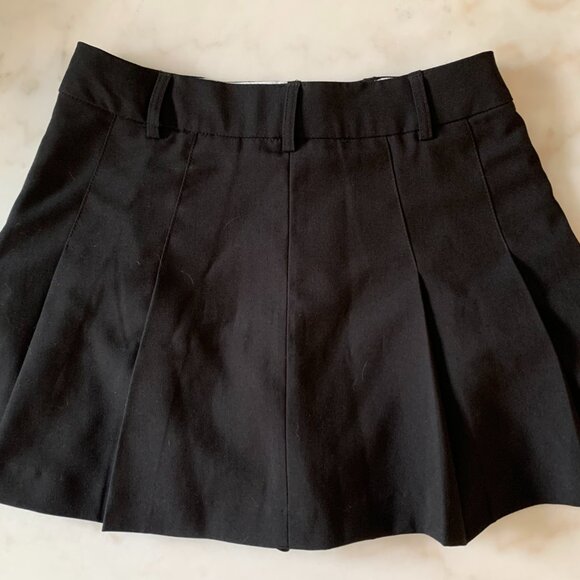Mini jupe-short à plis - Mini pleated skirt with shorts - skort - Picture 5 of 6